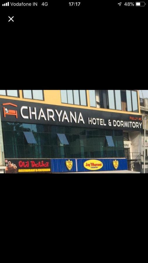 Charyana Hotel Ac Dormitory Ahmedabad Exteriör bild
