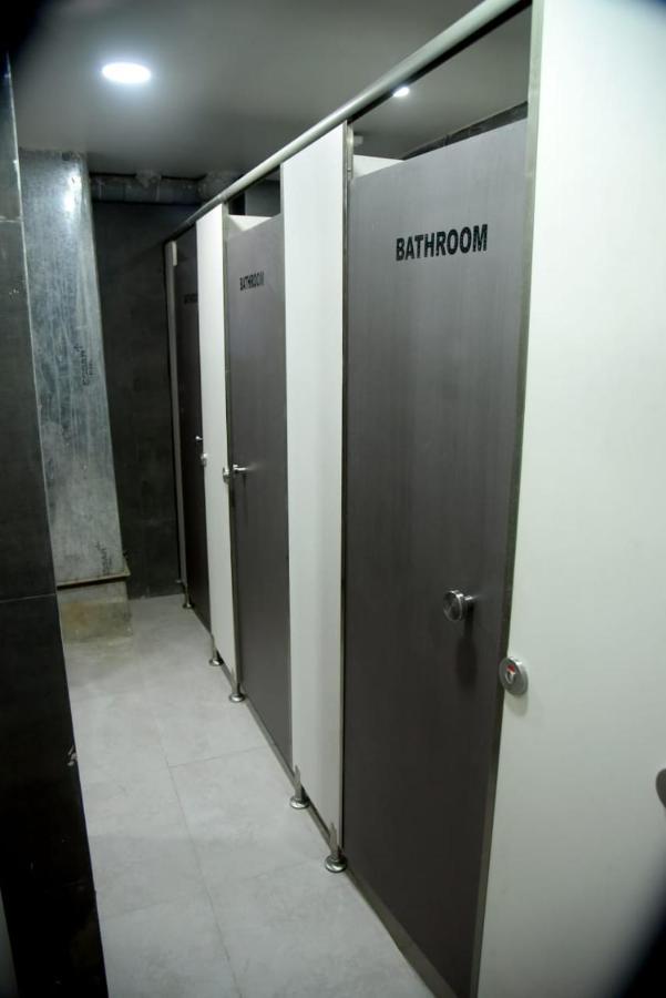 Charyana Hotel Ac Dormitory Ahmedabad Exteriör bild