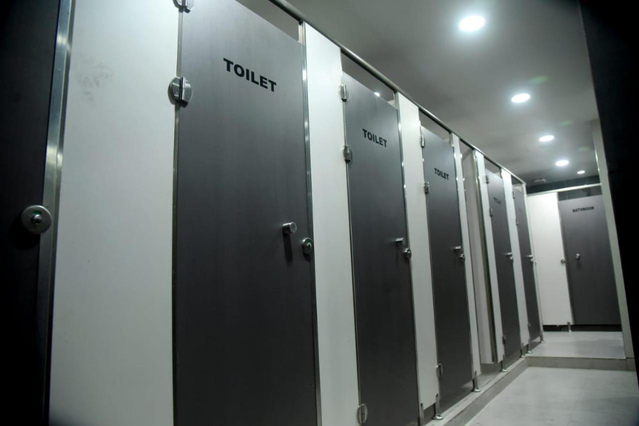 Charyana Hotel Ac Dormitory Ahmedabad Exteriör bild