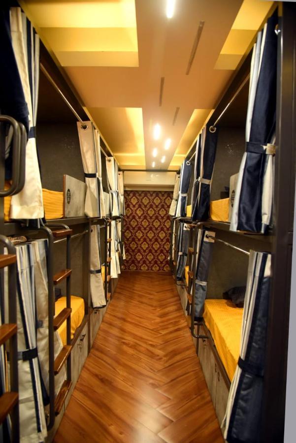 Charyana Hotel Ac Dormitory Ahmedabad Exteriör bild