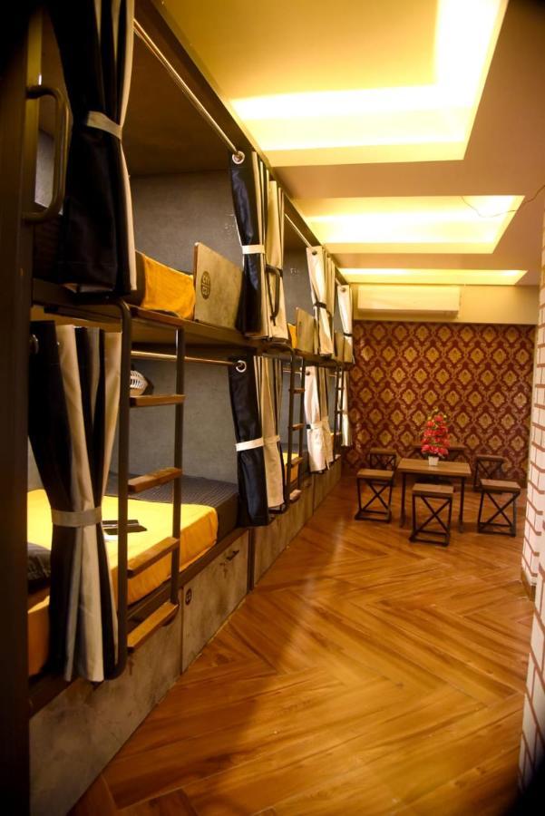 Charyana Hotel Ac Dormitory Ahmedabad Exteriör bild
