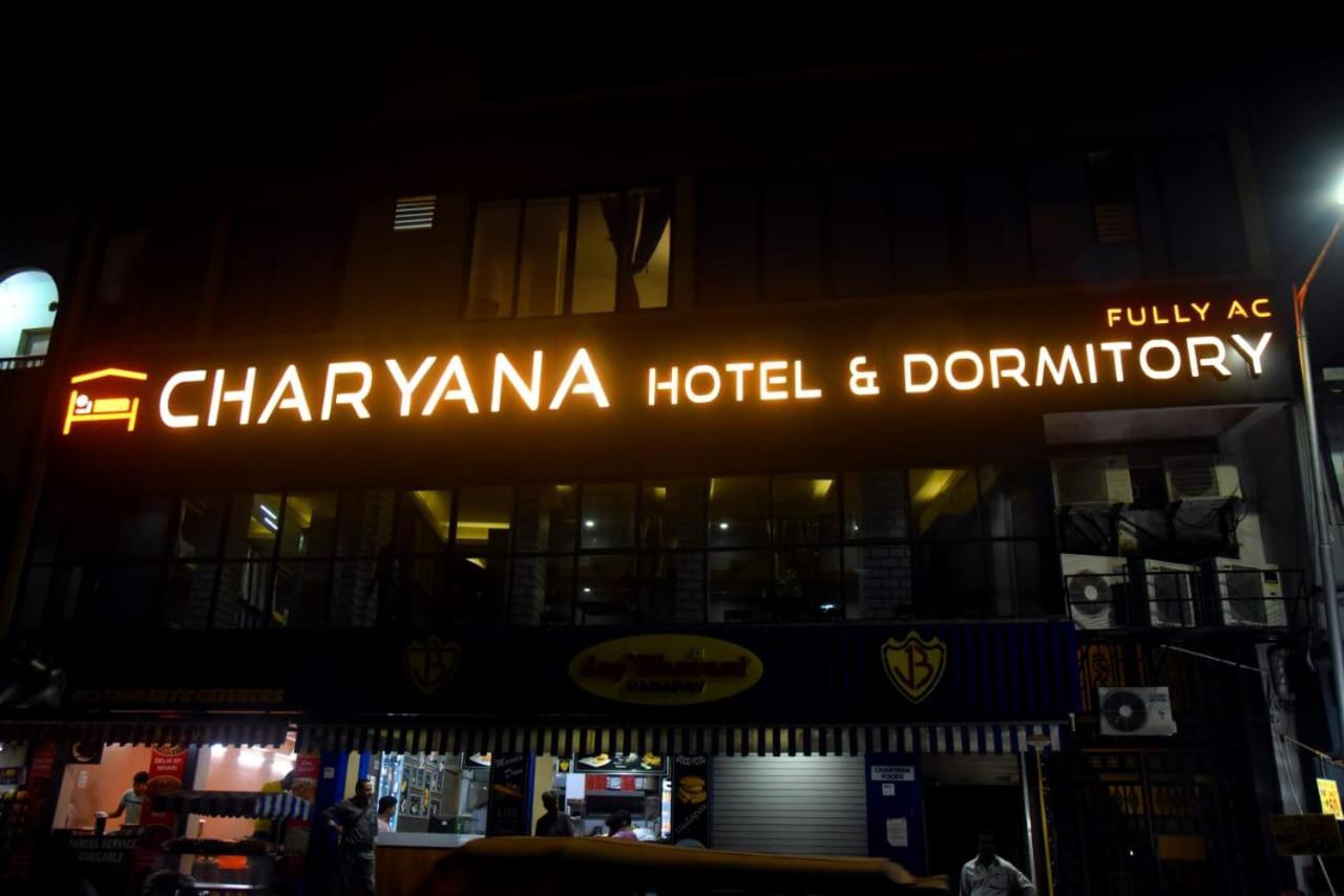 Charyana Hotel Ac Dormitory Ahmedabad Exteriör bild