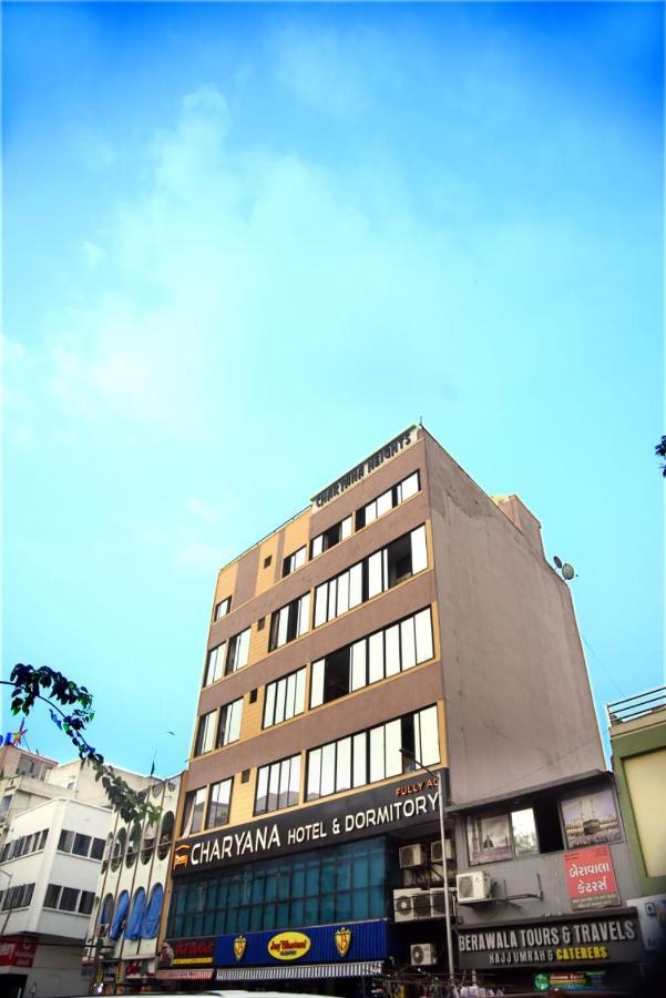 Charyana Hotel Ac Dormitory Ahmedabad Exteriör bild